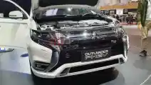  Mitsubishi Outlander PHEV Tetap Pakai Aki