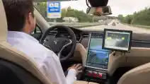  VIDEO: Autopilot Tesla Selamatkan Nyawa