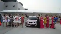  GIIAS 2015 : Gadis Cantik Nan Sexy Ini Dilatih Untuk Aman Dalam Mengemudi