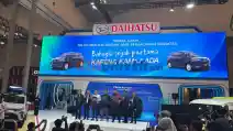  Daihatsu Serahkan 3 Unit Pertama Rocky Hybrid di GJAW 2025