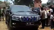  Wiranto Ditusuk Setelah Turun Dari SUV Seharga RP 1,9 Milyar