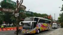  Mau Berkeliling Kota Solo Sambil Ngopi? Bisa Pilih Bus Mata Trans Ini