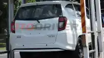  SPY SHOT: Daihatsu Sigra Tipe X, Tanpa "Innova" di Lampu Belakang (4 Foto)