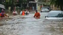  Musim Hujan Plus Angin Kencang: Hindari Parkir di Area Berikut Ini