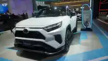  Kapan Toyota RAV4 Hadir Resmi Di Indonesia?