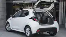  Toyota Yaris ECOVan Kendaraan Komersial Kecil Dengan Ruang Lega