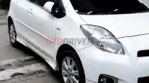  Merawat Mobil Warna Putih di Musim Hujan