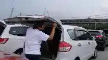  Pasar Penjualan Mobil Bekas Masih Ramai