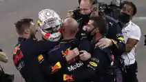  Max Verstappen Sabet Juara Dunia F1 2021