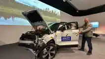  Volvo Hancurkan Mobil 300 kali Setahun Demi Safety