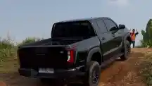  - Menguji Ketangguhan Toyota Hilux 2026 di Lintasan Off-Road, Ini Keunggulannya