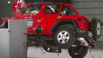 VIDEO: Crash Test Jeep Wrangler Lagi-Lagi Terbalik