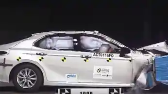 VIDEO: Crash Test Toyota Camry 2019 (ASEAN NCAP)