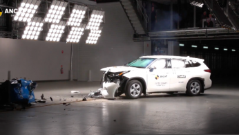 VIDEO: Crash Test Toyota Kluger (ANCAP)