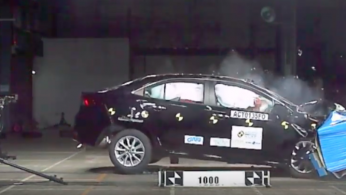 VIDEO: Crash Test Toyota Corolla Altis (ASEAN NCAP)