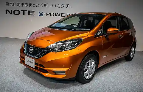 Foto - Nissan Berambisi Jadi Produsen Mobil Listrik Terbesar