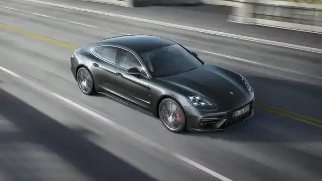 Foto - Porsche Panamera Berpotensi Bermasalah, Ratusan Unit Di-Recall