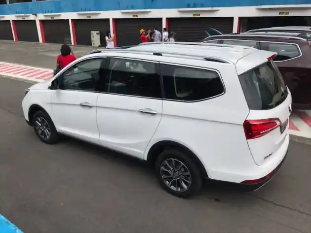 Foto - 600 Unit Wuling Cortez Siap Diserahkan ke Konsumen