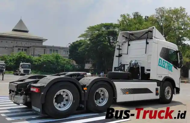 Foto - Intip Detail Truk Listrik Volvo Truck FM Electric