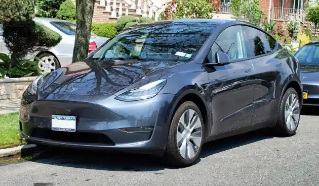 Foto - Begini Cara Recall Ala Tesla, Konsumen Tidak Perlu Membawa Mobilnya Ke Dealer