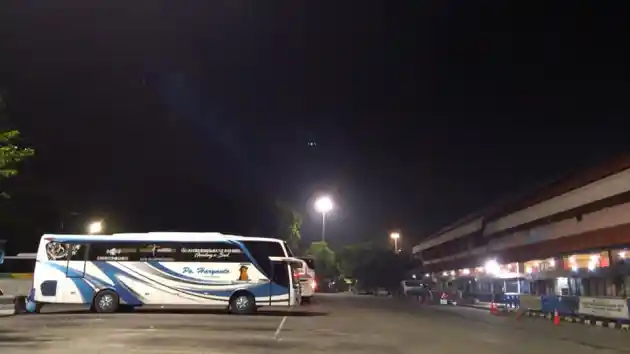 Foto - Kenali Plus Minus Perjalanan Bus Di Malam Hari