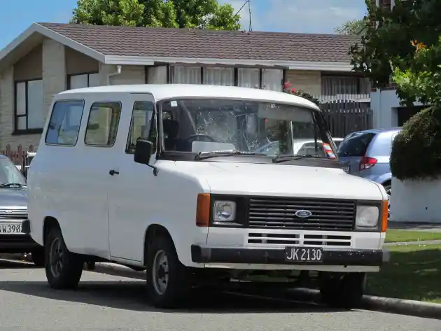 Foto - Ford Transit: Legenda Hidup Van