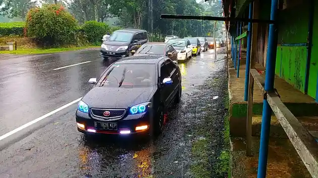 Foto - Toyota Vios Limo Community Tempuh Belasan Jam Demi Silaturahmi di Bandung