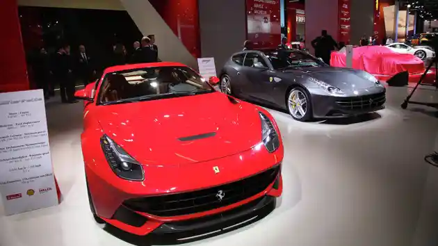 Foto - IAA 2015: Booth Ferrari Jadi Pusat Perhatian