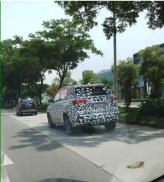 Foto - SPY SHOT: Wuling Almaz Terlihat di Cikarang