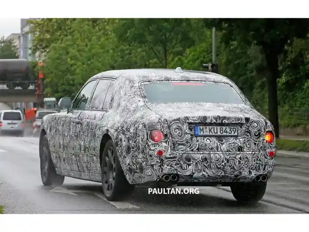 Foto - SPY SHOT: Rolls Royce Phantom 2017