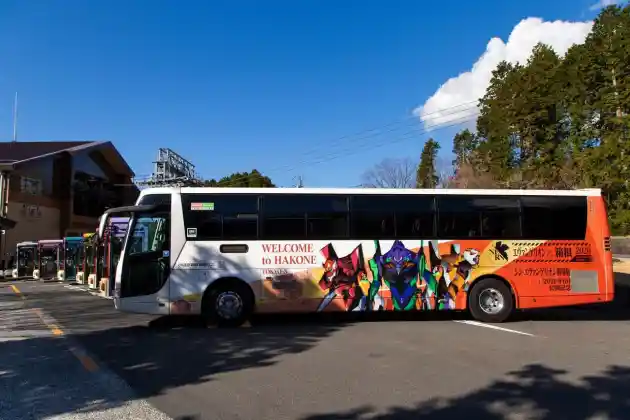 Foto - Tengok Uniknya Bus Dengan Livery Anime Di Jepang