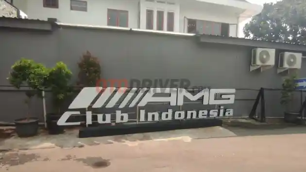 Foto - AMG Club Indonesia Komunitas Mobil 'Ngegas Enak dan Makan Enak'