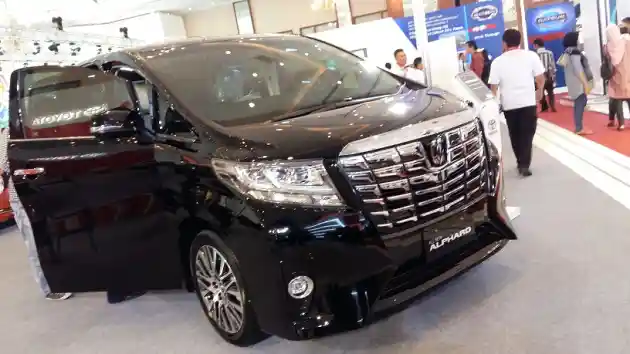 Foto - Mudik Dengan Sewa Toyota Alphard? Kenapa Tidak. Ini Tarifnya