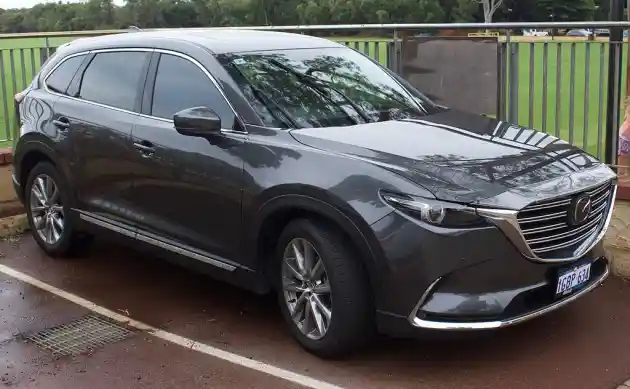 Foto - Detik-detik Kemunculan Mazda CX-9 Generasi Terbaru di Jakarta