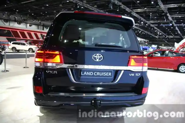 Foto - Toyota Land Cruiser Facelift Lebih Bertenaga