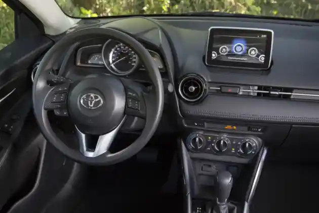 Foto - Toyota Yaris Ternyata Kloningan Mazda2