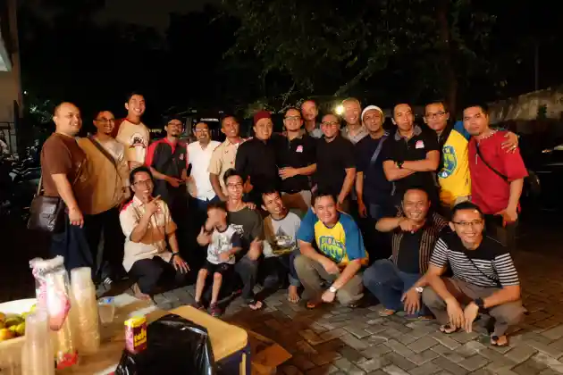 Foto - Komunitas Trooper Indonesia Chapter Jaya Bukber Sekaligus Rayakan Ulang Tahun