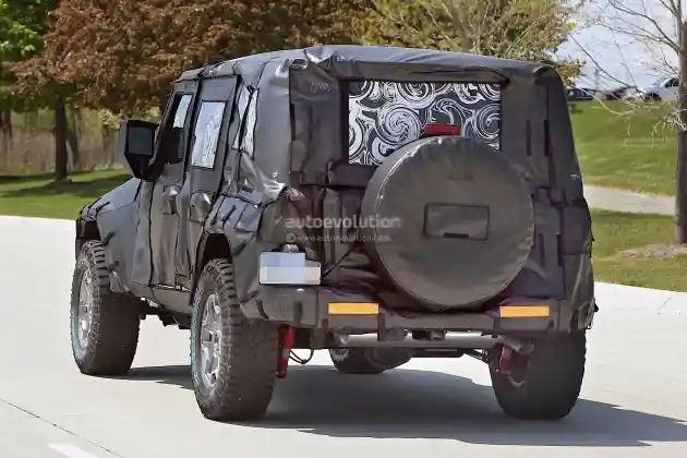 Foto - SPY SHOT: Jeep Wrangler JL 2018