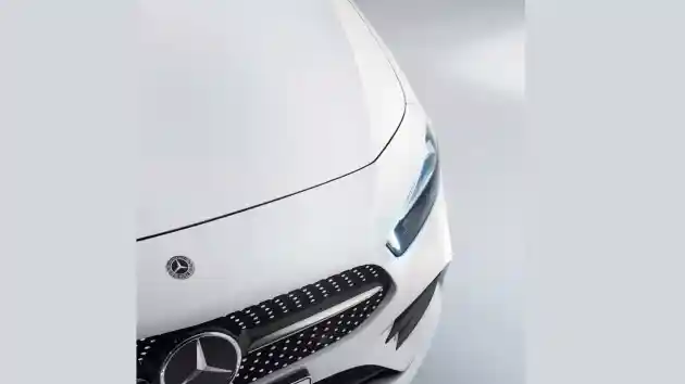 Foto - Mercedes-Benz Singkap Sedikit Wujud A-Class Terbaru