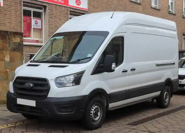 Foto - Ford Transit: Legenda Hidup Van