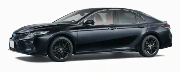 Foto - Toyota Rayakan 40 Tahun Camry Dengan Luncurkan Black Edition