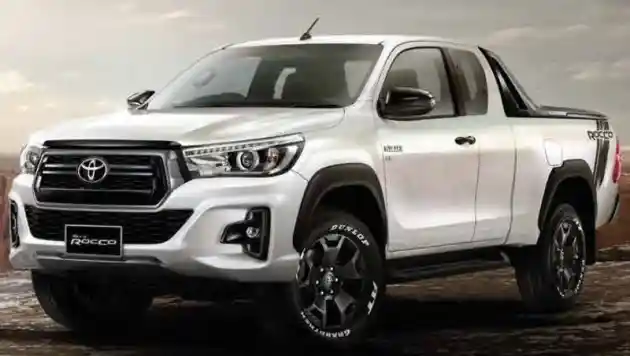 Foto - Toyota Hilux Temani Fortuner Facelift Meluncur, Begini Speknya