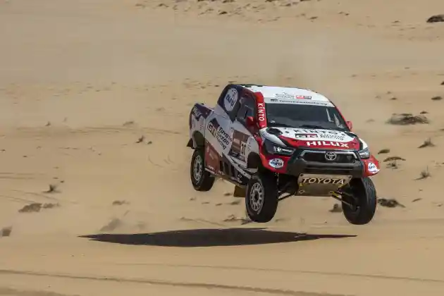 Foto - Toyota Gazoo Racing Siapkan Hilux Baru Jadi Jagoan Dakar 2021