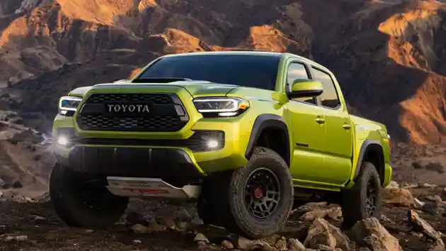 Foto - Karena Kondisinya Bagus, HiLux Lawas Ini Seharga Tacoma TRD-Pro Baru