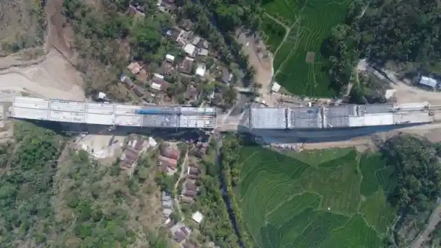 Foto - Tol Semarang - Solo - Salatiga - Kartasura Dikebut Pengerjaannya. Kapan Bisa Beroperasi?