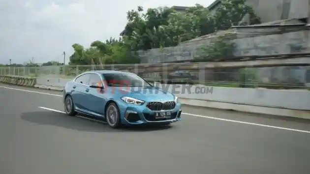 Foto - Detik-Detik Kemunculan Pesaing Mercedes-Benz CLA 200 Dan A 200 Sedan Dari BMW