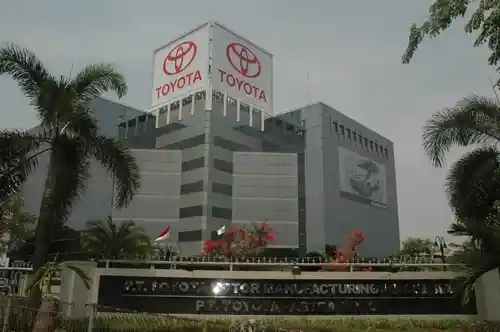 Foto - Wah, Toyota Hanya Akan Produksi Mobil Listik di Massa Mendatang?