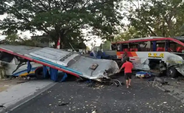 Foto - Banyak Driver Kendaraan Besar Tak Paham Cara Mengemudi...