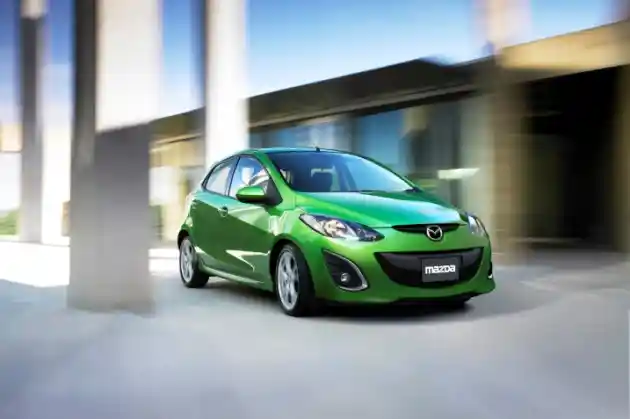 Foto - Mazda2 Rakitan 2011 Direcall Di Amerika Serikat