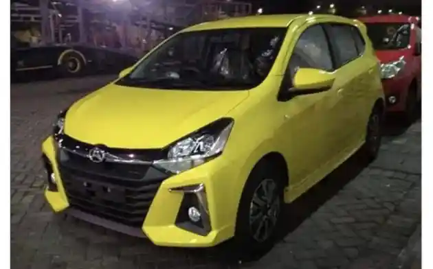 Foto - Dugaan Ayla Facelift Punya Warna Baru